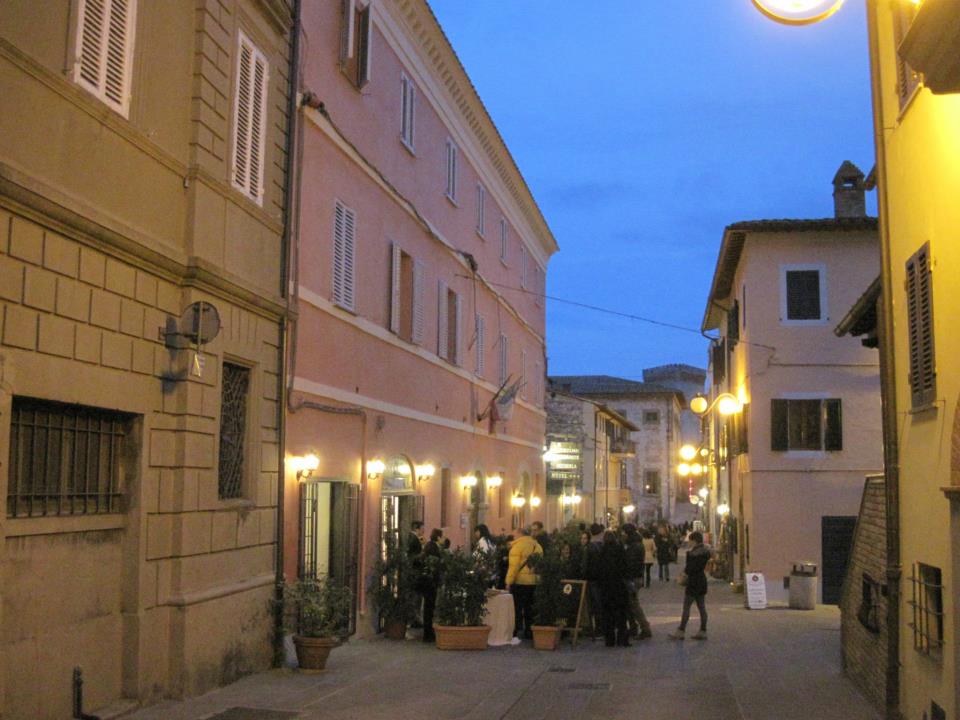 Via Vittorio Emanuele, along from Casa Leone