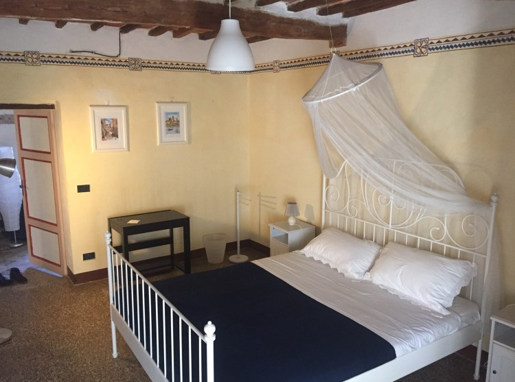 casaleoneitaly_smallbedroom2